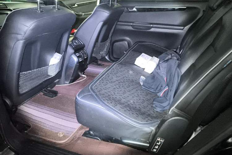 Used Mercedes-Benz R-Class 2017 R 320 4MATIC Business Edition Prestige Model Left Rear Seat