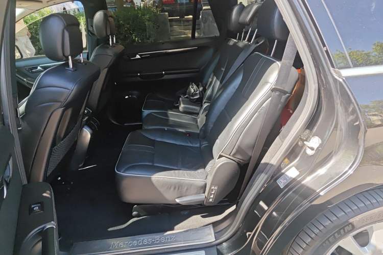 Used Mercedes-Benz R-Class 2017 R 320 4MATIC Business Edition Prestige Model Left Rear Seat