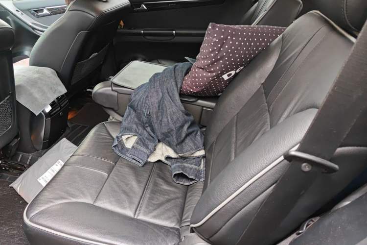 Used Mercedes-Benz R-Class 2017 R 320 4MATIC Business Edition Prestige Model Left Rear Seat