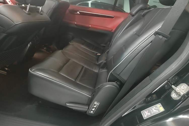 Used Mercedes-Benz R-Class 2017 R 320 4MATIC Business Edition Prestige Model Left Rear Seat