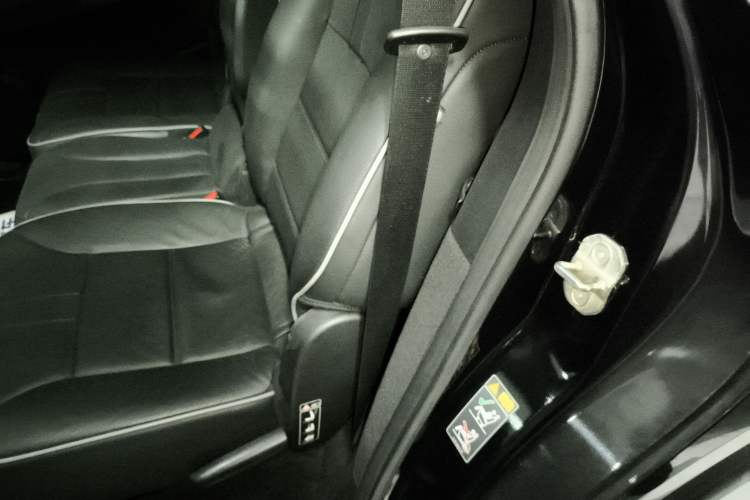Used Mercedes-Benz R-Class 2017 R 320 4MATIC Business Edition Prestige Model Left Rear Seat