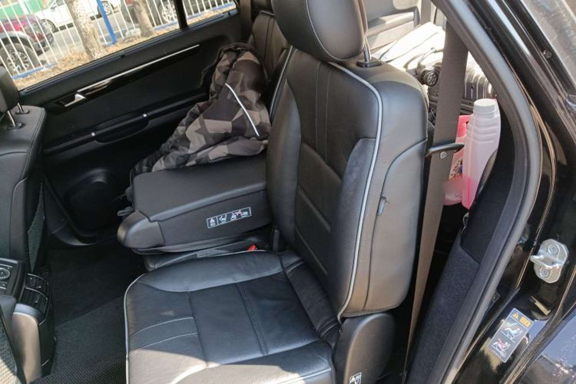 Used Mercedes-Benz R-Class 2017 R 320 4MATIC Business Edition Prestige Model Left Rear Seat