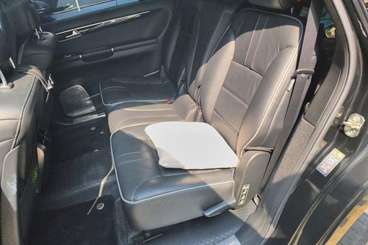 Used Mercedes-Benz R-Class 2017 R 320 4MATIC Business Edition Prestige Model Left Rear Seat