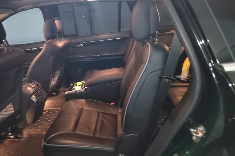 Used Mercedes-Benz R-Class 2017 R 320 4MATIC Luxury Collection Edition Left Rear Seat