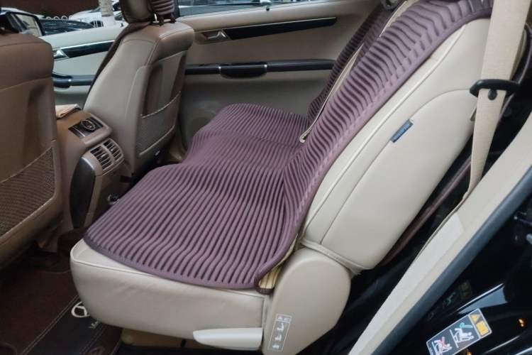 Used Mercedes-Benz R-Class 2017 R 320 4MATIC Business Edition Prestige Model Left Rear Seat