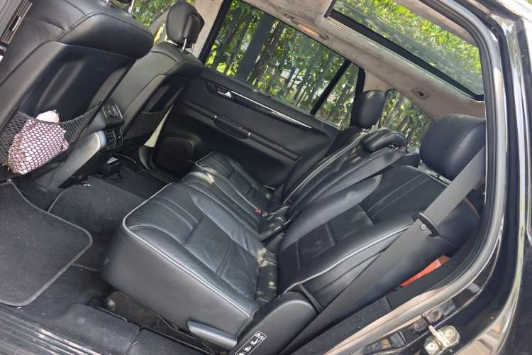 Used Mercedes-Benz R-Class 2017 R 320 4MATIC Business Edition Prestige Model Left Rear Seat