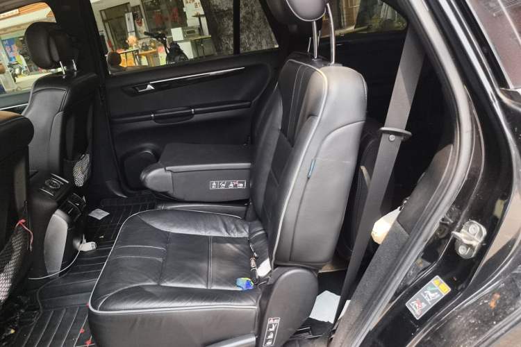 Used Mercedes-Benz R-Class 2017 R 320 4MATIC Business Edition Prestige Model Left Rear Seat