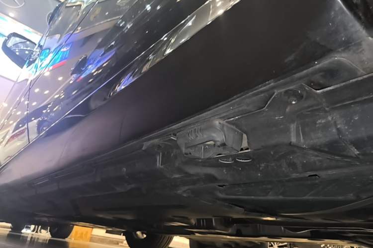 Used Mercedes-Benz R-Class 2017 R 320 4MATIC Business Edition Prestige Model Left Side Sill
