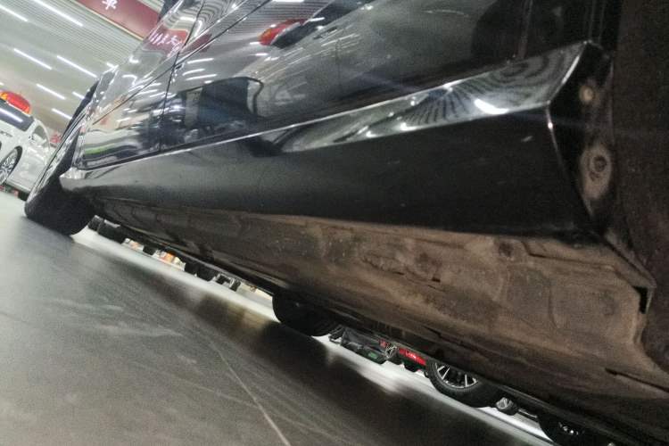 Used Mercedes-Benz R-Class 2017 R 320 4MATIC Business Edition Prestige Model Left Side Sill