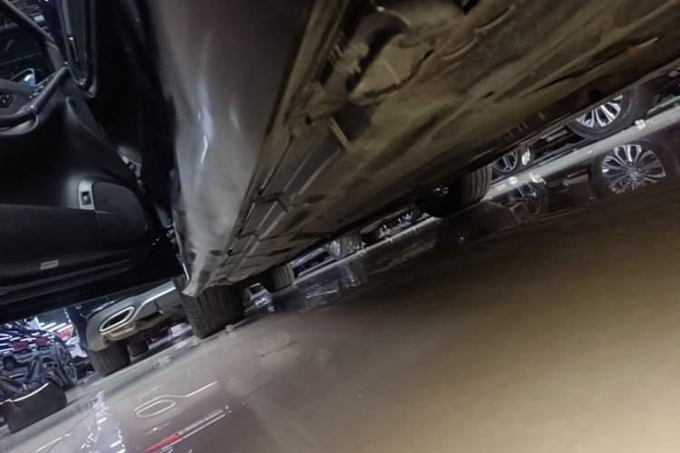 Used Mercedes-Benz R-Class 2017 R 320 4MATIC Business Edition Prestige Model Left Side Sill