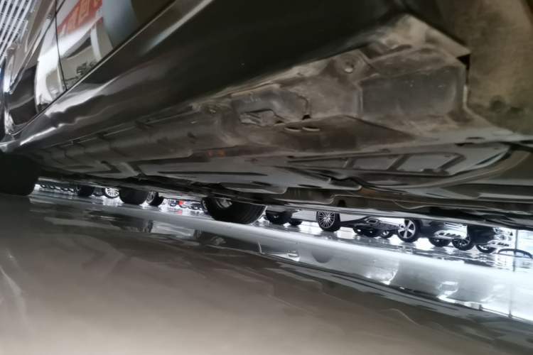 Used Mercedes-Benz R-Class 2017 R 320 4MATIC Business Edition Prestige Model Left Side Sill