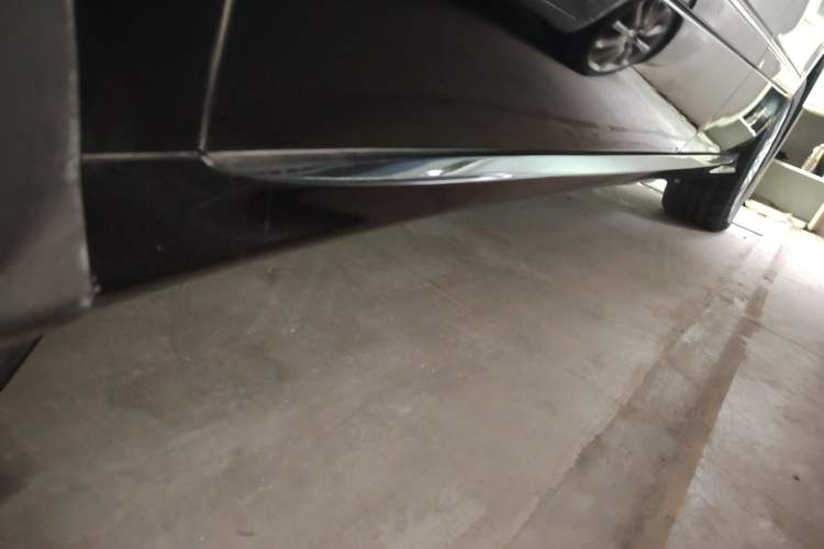 Used Mercedes-Benz R-Class 2017 R 320 4MATIC Business Edition Prestige Model Left Side Sill