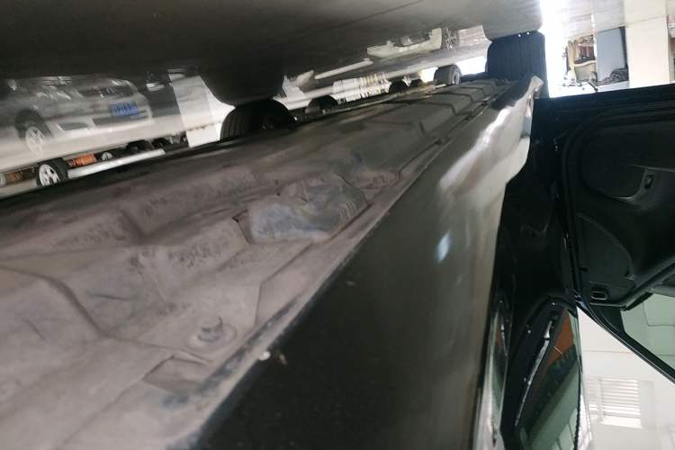 Used Mercedes-Benz R-Class 2017 R 320 4MATIC Business Edition Prestige Model Left Side Sill
