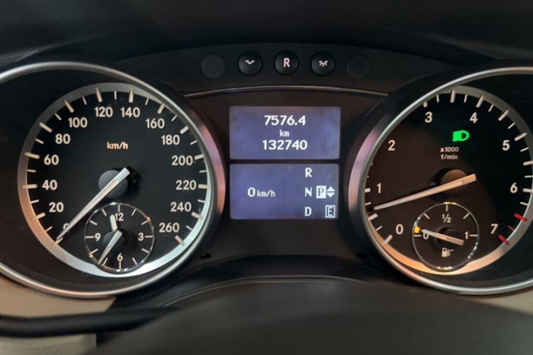 Used Mercedes-Benz R-Class 2017 R 320 4MATIC Business Edition Prestige Model Odometer Close Up
