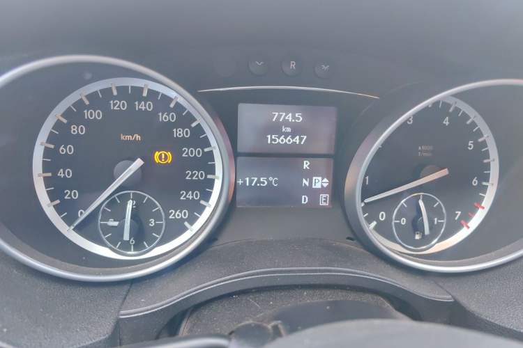 Used Mercedes-Benz R-Class 2017 R 320 4MATIC Business Edition Prestige Model Odometer Close Up