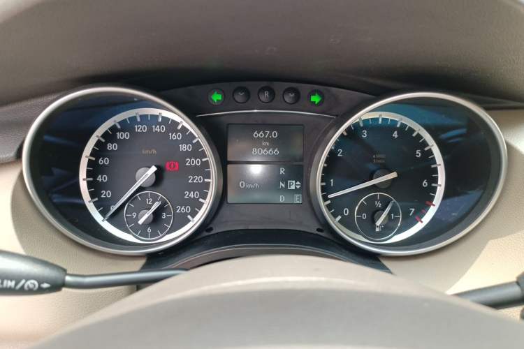 Used Mercedes-Benz R-Class 2017 R 320 4MATIC Business Edition Prestige Model Odometer Close Up