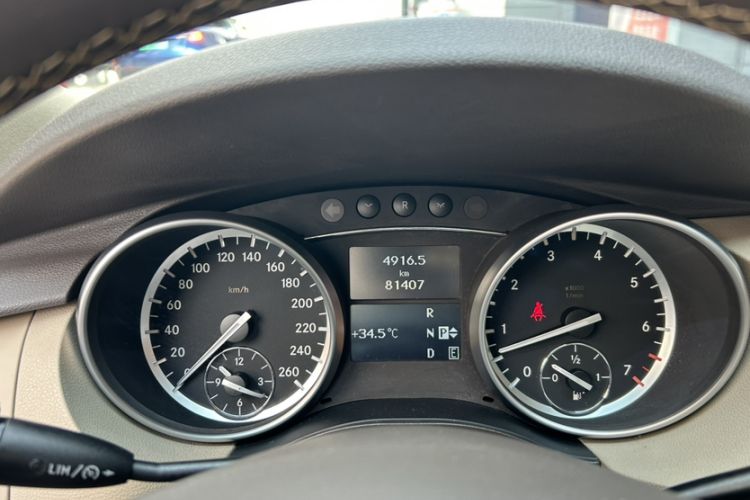 Used Mercedes-Benz R-Class 2017 R 320 4MATIC Business Edition Prestige Model Odometer Close Up