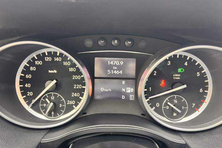 Used Mercedes-Benz R-Class 2017 R 320 4MATIC Business Edition Prestige Model Odometer Close Up