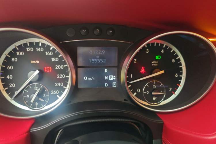 Used Mercedes-Benz R-Class 2017 R 320 4MATIC Business Edition Prestige Model Odometer Close Up