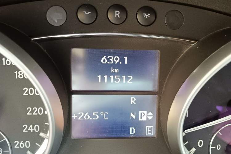 Used Mercedes-Benz R-Class 2017 R 320 4MATIC Business Edition Prestige Model Odometer Close Up