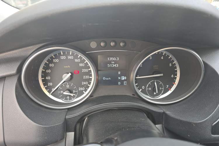 Used Mercedes-Benz R-Class 2017 R 320 4MATIC Business Edition Prestige Model Odometer Close Up