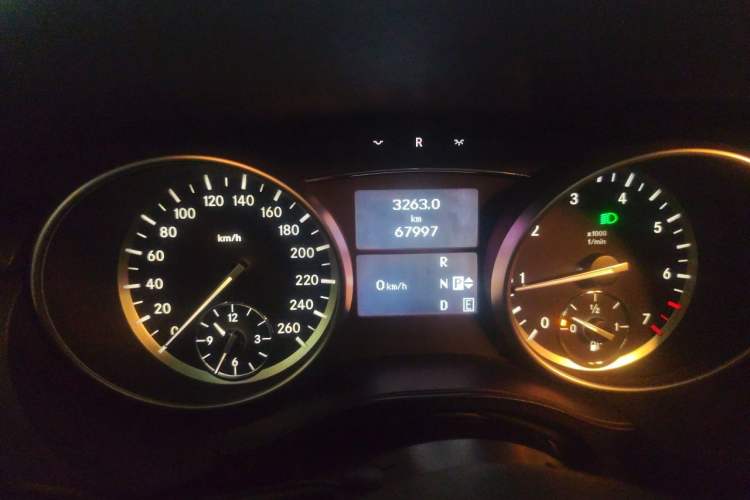 Used Mercedes-Benz R-Class 2017 R 320 4MATIC Business Edition Prestige Model Odometer Close Up