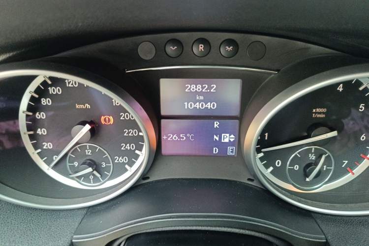 Used Mercedes-Benz R-Class 2017 R 320 4MATIC Business Edition Prestige Model Odometer Close Up