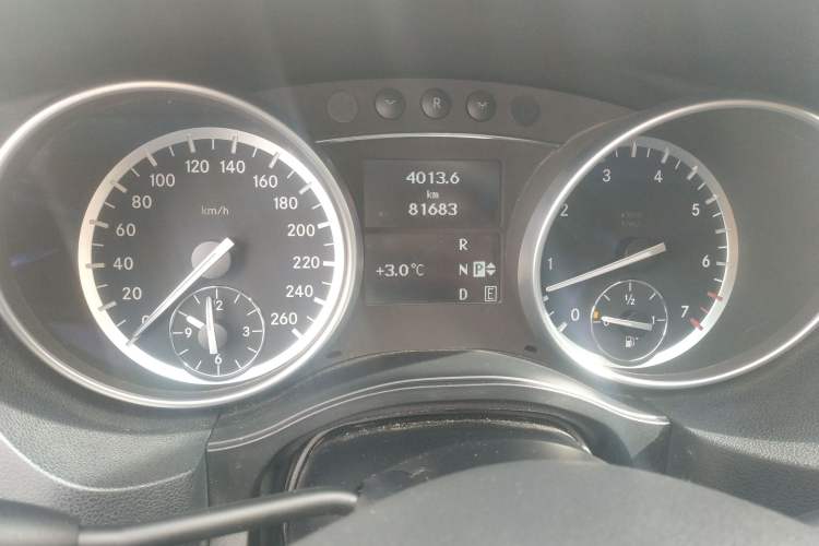 Used Mercedes-Benz R-Class 2017 R 320 4MATIC Business Edition Prestige Model Odometer Close Up