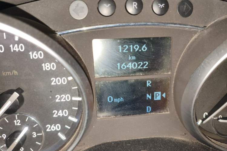 Used Mercedes-Benz R-Class  Odometer Close Up