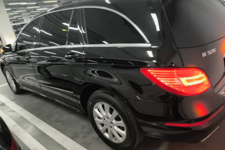 Used Mercedes-Benz R-Class 2017 R 320 4MATIC Business Edition Prestige Model Rear Left 45 Deg