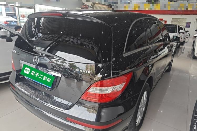 Used Mercedes-Benz R-Class 2017 R 320 4MATIC Business Edition Prestige Model Rear Right 45 Deg