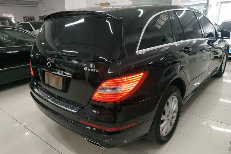 Used Mercedes-Benz R-Class 2017 R 320 4MATIC Business Edition Prestige Model Rear Right 45 Deg