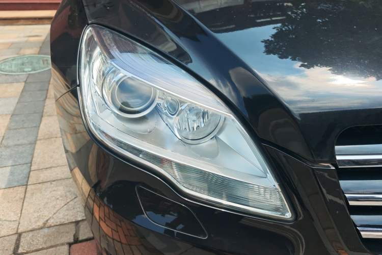 Used Mercedes-Benz R-Class 2017 R 320 4MATIC Business Edition Prestige Model Right Front Headlight