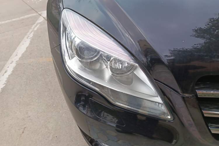 Used Mercedes-Benz R-Class 2017 R 400 4MATIC Exclusive Edition Right Front Headlight