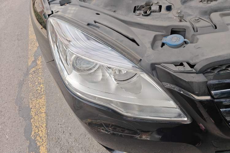 Used Mercedes-Benz R-Class 2017 R 320 4MATIC Business Edition Prestige Model Right Front Headlight
