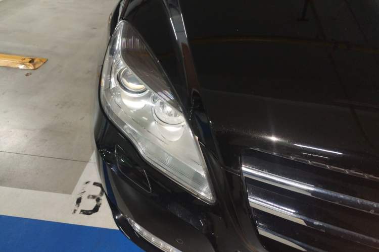 Used Mercedes-Benz R-Class 2017 R 320 4MATIC Luxury Collection Edition Right Front Headlight