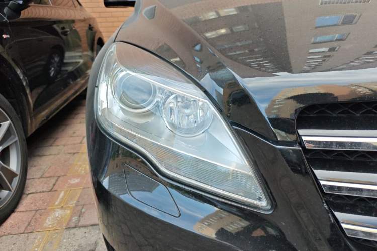 Used Mercedes-Benz R-Class 2017 R 320 4MATIC Business Edition Prestige Model Right Front Headlight