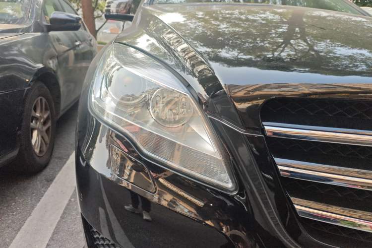 Used Mercedes-Benz R-Class 2017 R 400 4MATIC Exclusive Edition Right Front Headlight