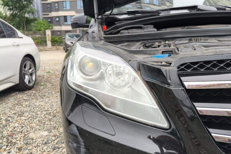 Used Mercedes-Benz R-Class 2017 R 320 4MATIC Luxury Collection Edition Right Front Headlight