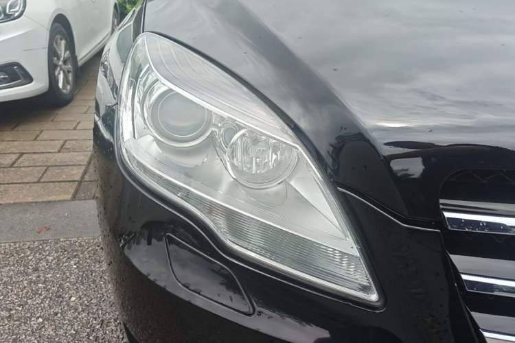 Used Mercedes-Benz R-Class 2017 R 320 4MATIC Business Edition Prestige Model Right Front Headlight