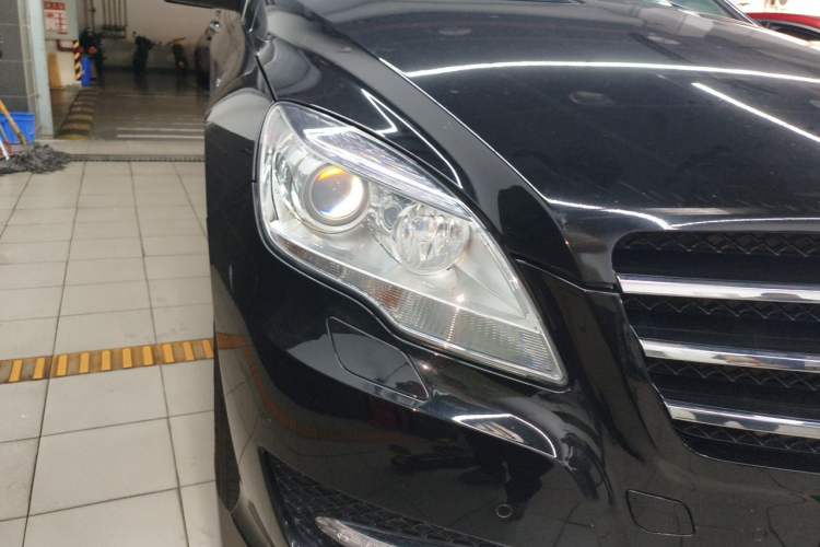 Used Mercedes-Benz R-Class 2017 R 320 4MATIC Business Edition Prestige Model Right Front Headlight