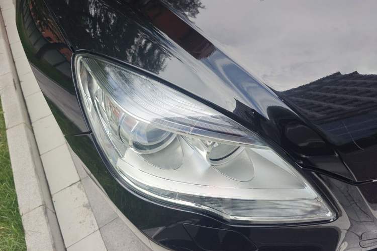 Used Mercedes-Benz R-Class 2017 R 320 4MATIC Business Edition Prestige Model Right Front Headlight