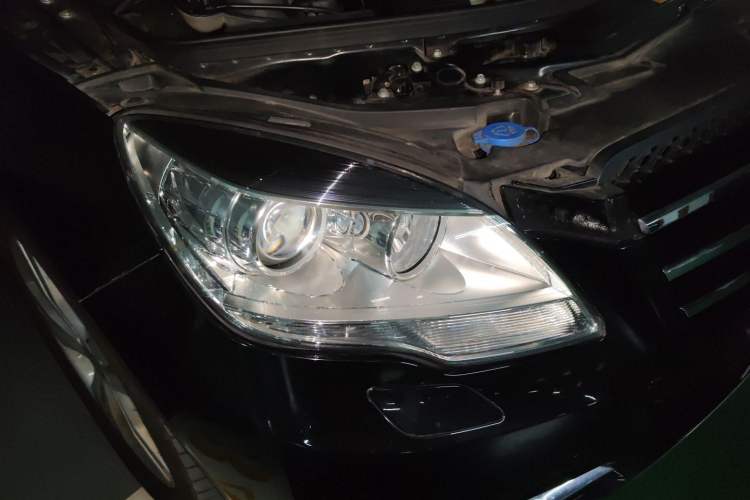 Used Mercedes-Benz R-Class 2017 R 320 4MATIC Luxury Collection Edition Right Front Headlight