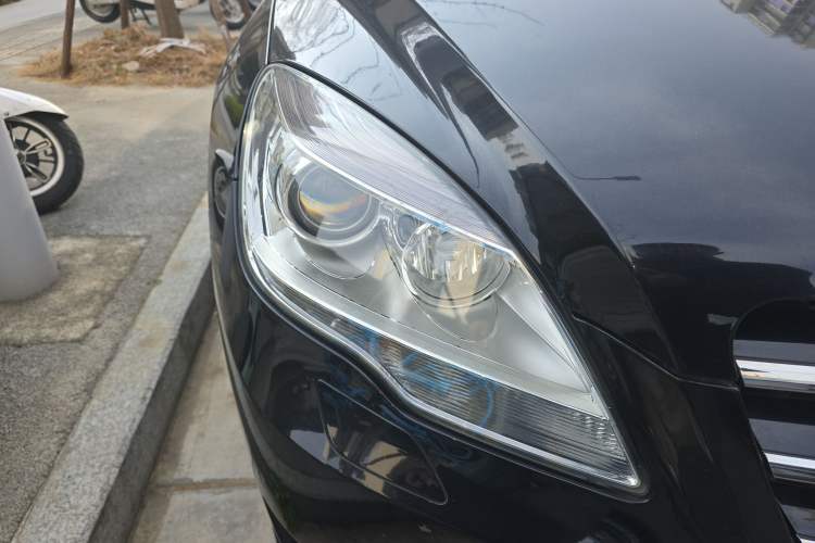 Used Mercedes-Benz R-Class 2017 R 320 4MATIC Business Edition Prestige Model Right Front Headlight