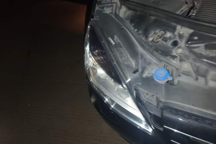 Used Mercedes-Benz R-Class 2017 R 320 4MATIC Business Edition Prestige Model Right Front Headlight