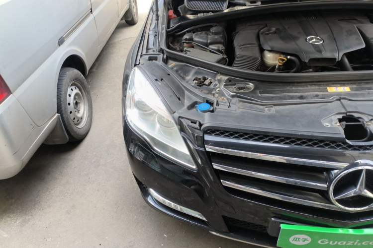Used Mercedes-Benz R-Class 2017 R 320 4MATIC Luxury Collection Edition Right Front Headlight