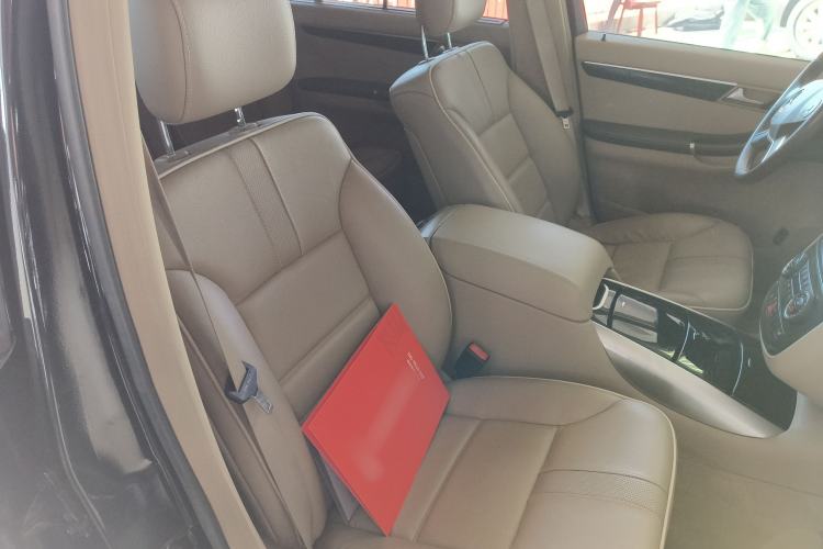 Used Mercedes-Benz R-Class 2017 R 320 4MATIC Business Edition Prestige Model Right Front Seat