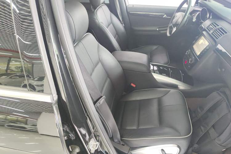 Used Mercedes-Benz R-Class 2017 R 320 4MATIC Business Edition Prestige Model Right Front Seat