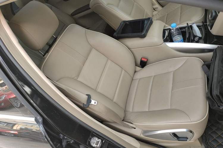 Used Mercedes-Benz R-Class 2017 R 320 4MATIC Business Edition Prestige Model Right Front Seat