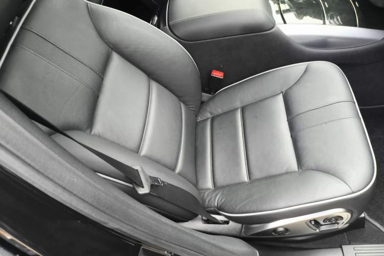Used Mercedes-Benz R-Class 2017 R 320 4MATIC Business Edition Prestige Model Right Front Seat